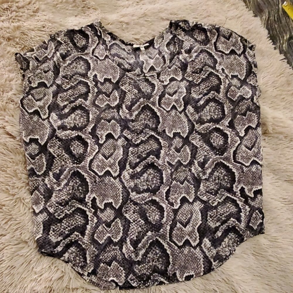 Beautiful 100% silk Joie blouse size XS